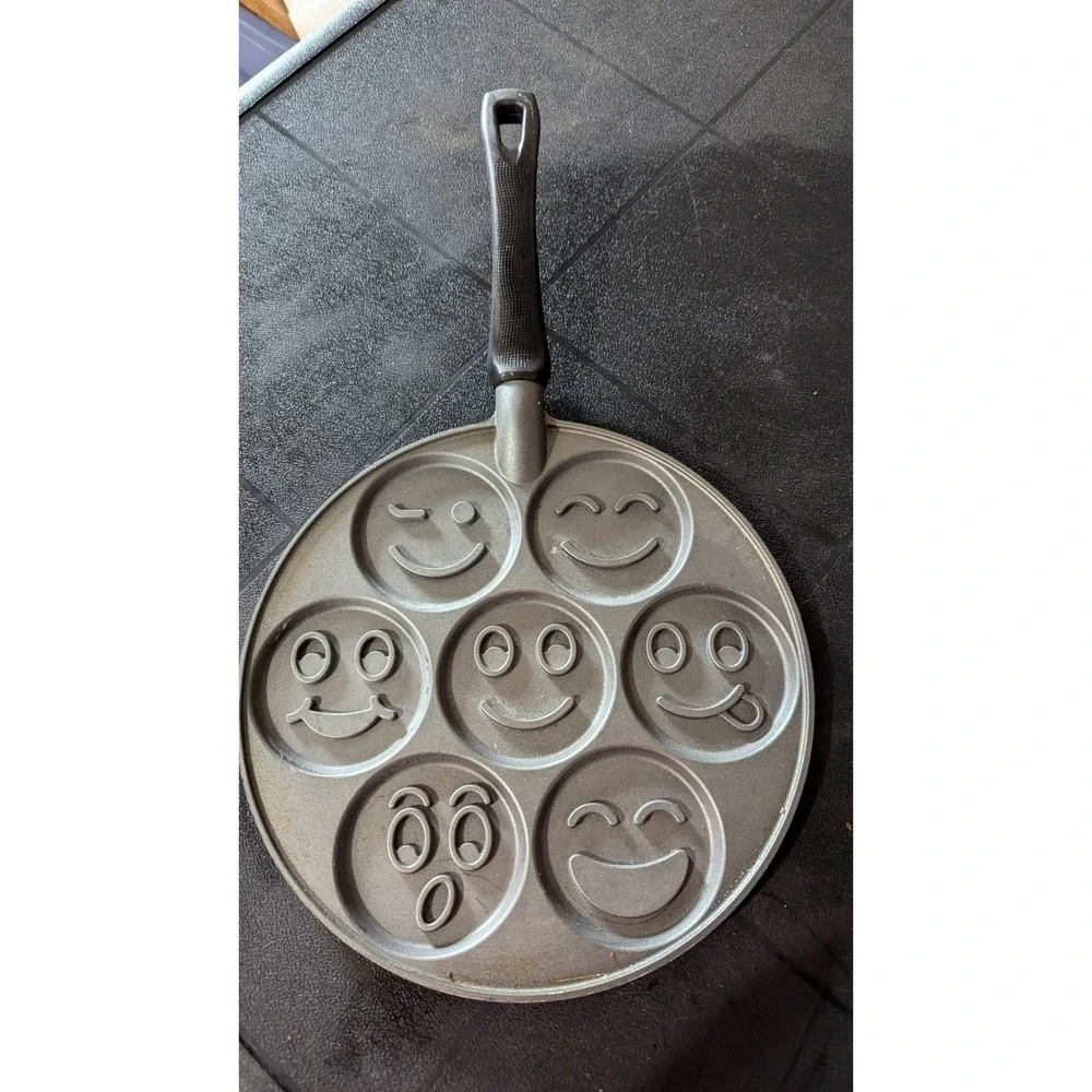 Nordic Ware Smiley Face Pancake Pan 7 Cavity Breakfast Fun Food‎ Cookware